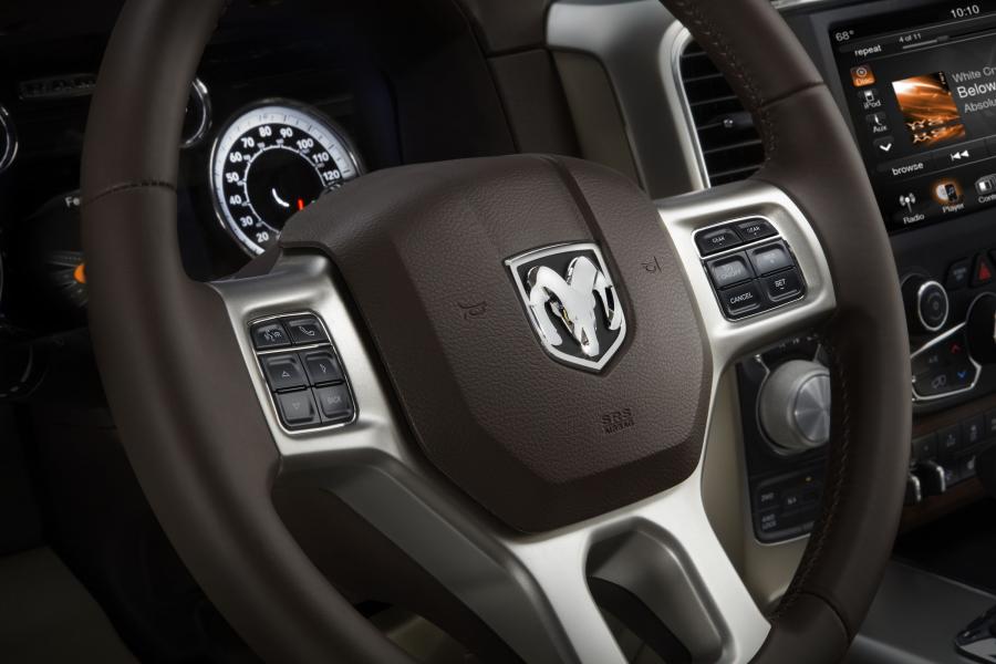  Dodge Ram 1500 2013 года  (фото 21 из 106)